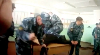 Слабонервным не смотреть: появилось видео жестоких пыток в российской колонии
