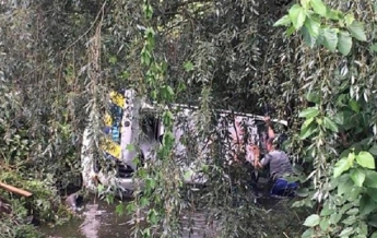 Под Киевом авто полиции упало в реку во время погони - СМИ