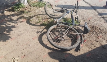 В Бердянске велосипедист попал под колеса внедорожника (фото)