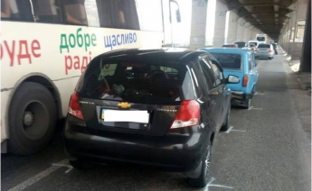Женщина за рулем иномарки врезалась в ВАЗ (Фото)