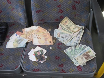В Польше водитель автобуса вернул украинцу кошелек с $10 тысячами (Фото)