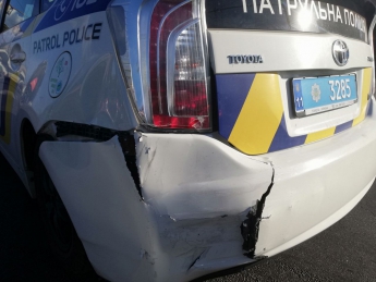 В Запорожье полицейский экипаж попал в аварию (ФОТО)