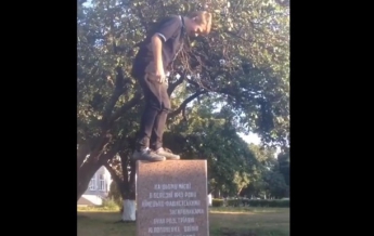 В Харькове подросток надругался над памятником