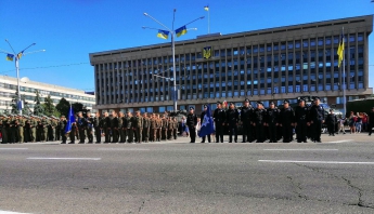 Видео дня: в Запорожье военные, правоохранители и спасатели спели гимн Украины (видео)