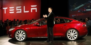 Илон Маск передумал выкупать акции Tesla - компания останется публичной