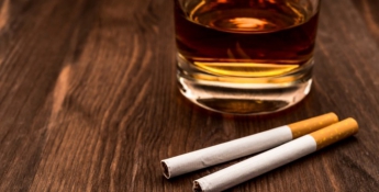 Запорожские фискалы подсчитали поступления в бюджеты от лицензий на продажу алкоголя и табака
