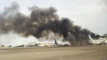 В российском аэропорту загорелся пассажирский самолет (видео)