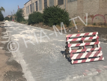 В Мелитополе в центре города строят дорогу из брусчатки (фото)