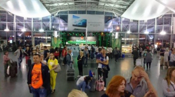 В "Борисполе" застряли сотни пассажиров