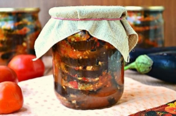 Готуємо баклажани в томаті з часником і гострим перцем