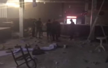 В Крыму школьники лопатами разгромили ночной клуб (видео)