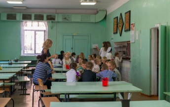 В школе Днепра отравились 16 учеников