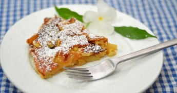Рецепт німецького яблучного пирога на сковороді