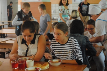 Депутаты проверяют, как в Мелитополе школьников кормят (фото)