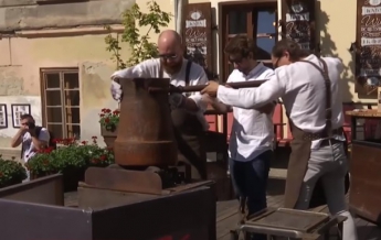 Во Львове в одной турке сварили 20 литров кофе (видео)