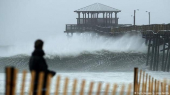 Разрушительный ураган "Флоренс" добрался до побережья США. Фото