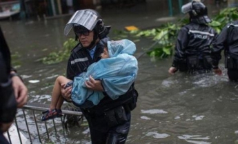 От мощного тайфуна Мангхут в Гонконге пострадали 362 человека (видео)
