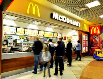 В Киеве разгорелся скандал из-за отказа кассира McDonald’s говорить на украинском
