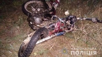 Опубликованы жуткие кадры ДТП на Запорожской трассе, в котором погиб мотоциклист (фото)