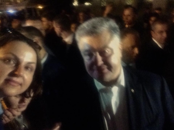 Депутат горсовета из Мелитополя селфилась с президентом Порошенко (фото)