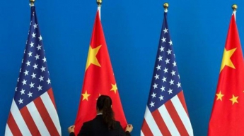 Спор США и Китая замедлит рост мирового ВВП - Fitch