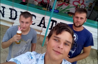 Студент из Харькова рассказал о пляжном бизнесе в Кирилловке