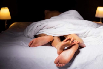 11 вещей, которые должны делать все пары перед сном