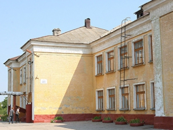 Здание вечерней школы в Мелитополе передают государству под суд