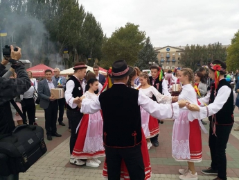 Аромат шашлыка и национальный колорит - в Мелитополе в разгаре фестиваль 