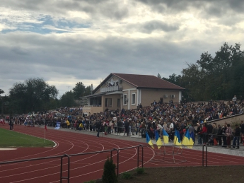 В Мелитополе порядка 7 тысяч человек пришли на открытие стадиона "Спартак" (фото, видео)