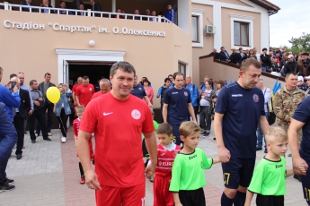 Стадион в Мелитополе открывали футболисты «Динамо» и самые сильные люди планеты (фото)