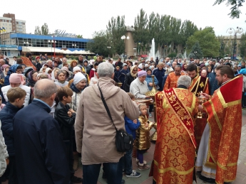 В День города в Мелитополе на площади о мире молились на разных языках (фото)