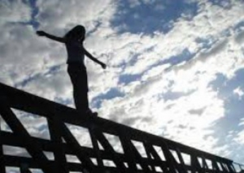 Юная девушка спрыгнула с моста Преображенского
