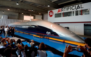 В Испании показали первую в мире пассажирскую капсулу Hyperloop (видео)