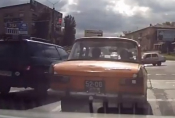Дураки и дороги - как в Мелитополе водители на ПДД плюют (видео)