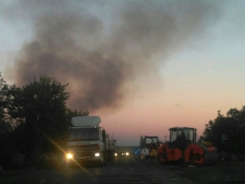 Поджигатели устроили дымовую завесу на запорожской трассе (ФОТО/ВИДЕО)