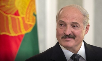 “Раздадим оружие каждой семье”: Лукашенко готовит Беларусь к войне (Видео)