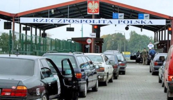 Украинцы проводят в очереди на границе с Польшей до трех суток