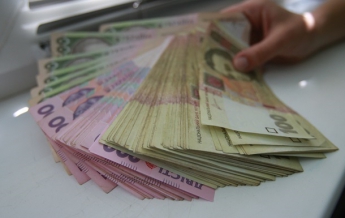 Вкладчикам двух обанкротившихся банков начали выплачивать компенсации