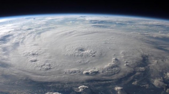 Чрезвычайно опасен: ураган "Майкл" достиг четвертой категории