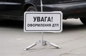 Остатки машин разлетелись на сотню метров: жуткое ДТП у торгового центра в Киеве