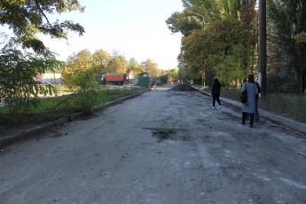 В Мелитополе у власти дошли руки до переулка, который не ремонтировали 40 лет (видео)