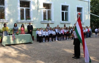Венгрия даст денег закарпатским учителям