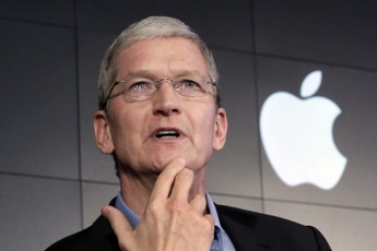 Глава Apple Тим Кук призвал Bloomberg отозвать статью о китайских чипах-шпионах в айфонах