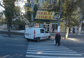В Мелитополе водитель автобуса перегородил пешеходный переход (фото)