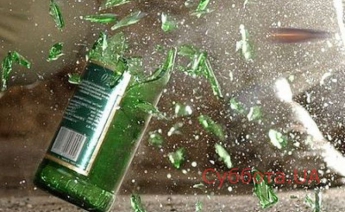 В Запорожье мужчина разбил бутылку об голову матери приятеля