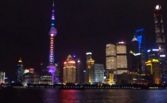 Световое шоу в Шанхае собрало сотни тысяч туристов (видео)