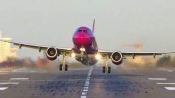 Самолет Wizz Air совершил аварийную посадку из-за угрозы взрыва