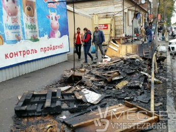 В центре Запорожья загорелся рынок
