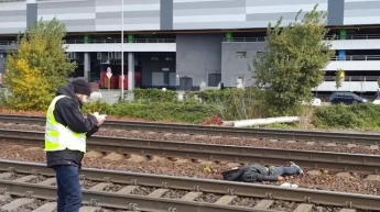 Поезд насмерть сбил киевлянина возле Ocean Plaza (видео)
